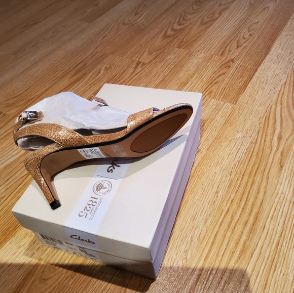 Clarks heels - Picture 3 of 3